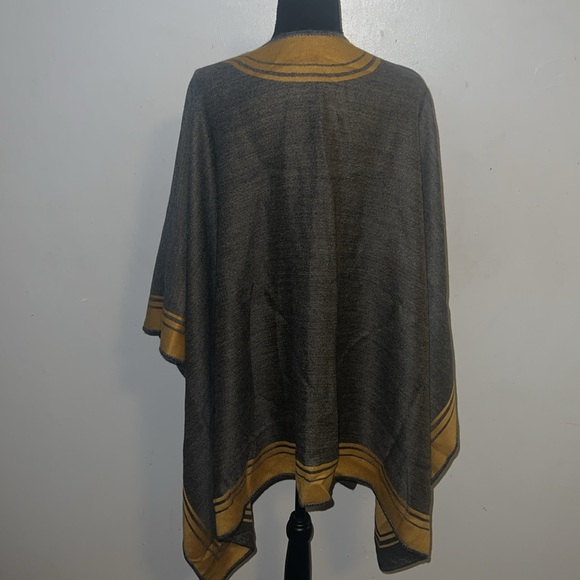 🌹ONE OF A KIND Peruvian Connection Cape🌹 - Picture 3 of 7